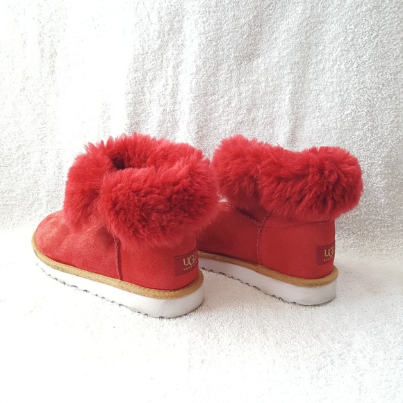 *SOLD*UGG Girls Boots - Picture 6 of 8